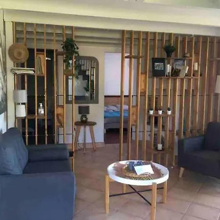 Villa Cote D'azur: Charmante Villa, Vue Mer, Piscine,clim,calme 8/10 Personnes Roquebrune-sur-Argens