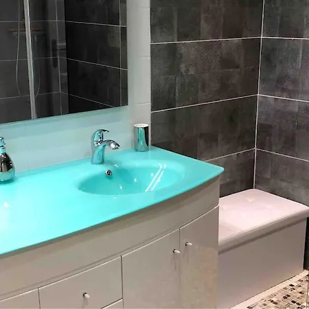 Cote D'azur: Charmante Villa, Vue Mer, Piscine,clim,calme 8/10 Personnes Villa