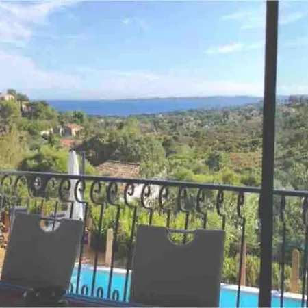 Villa Cote D'azur: Charmante Villa, Vue Mer, Piscine,clim,calme 8/10 Personnes Roquebrune-sur-Argens