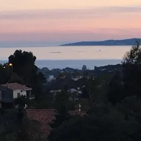 Villa Cote D'azur: Charmante Villa, Vue Mer, Piscine,clim,calme 8/10 Personnes *